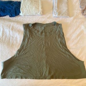 Lululemon cropped workout tank